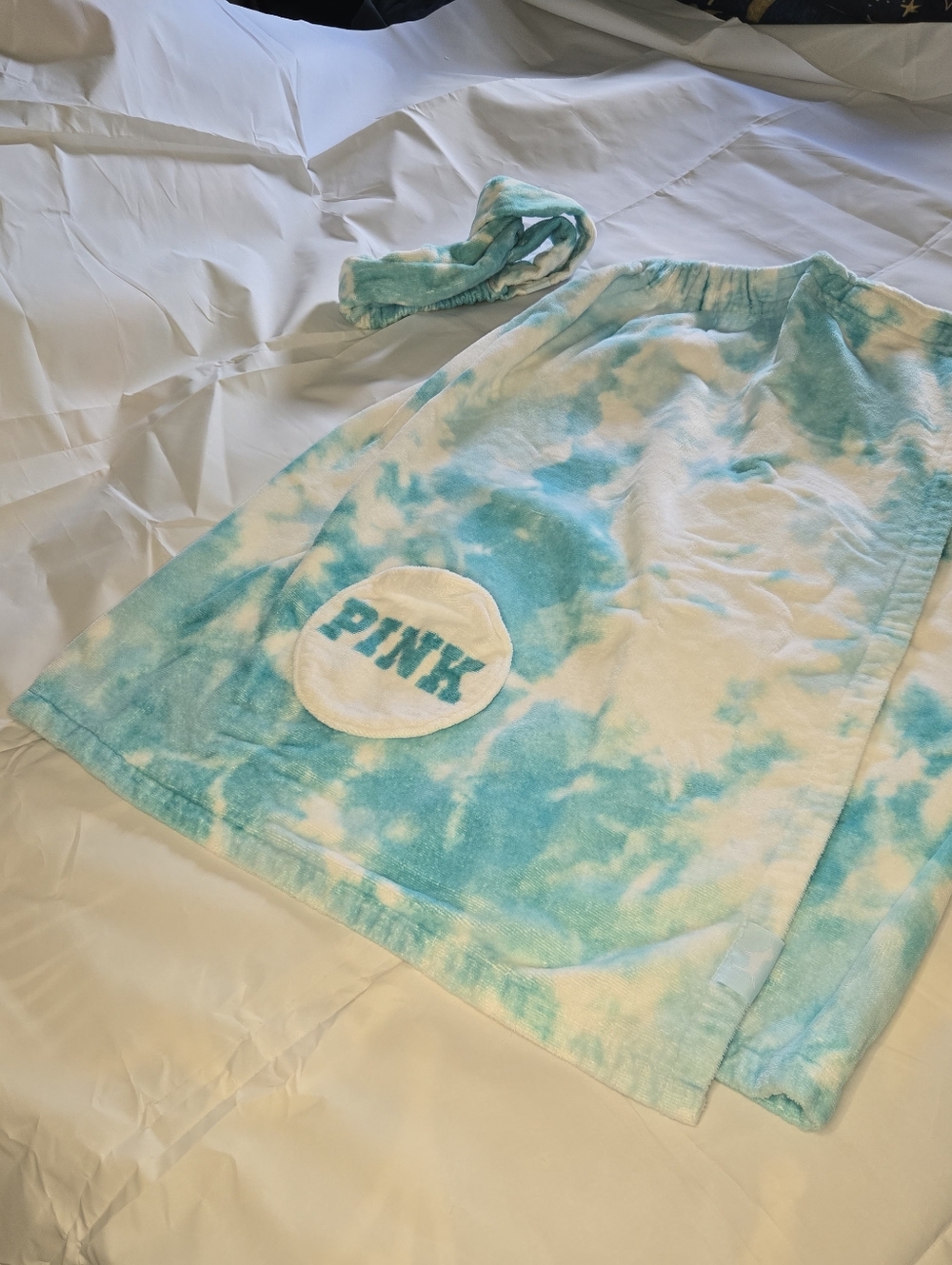 🚫SOLD🚫 Like New PINK Aqua Tie-Dye Plush Towel Wrap Including Head Piece